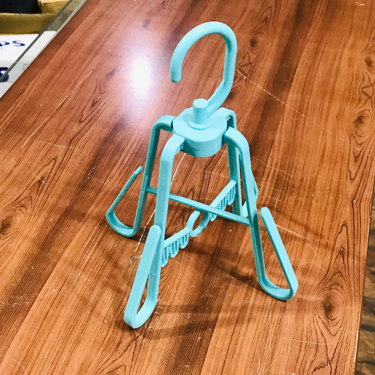 Multifunctional 4 hooks Rotating hanger